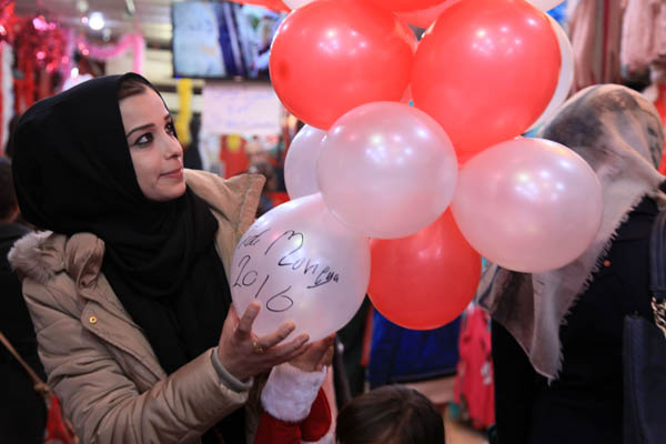 رغم كل شيئ .. اطفال الفلسطين يحتفلون برأس السنة